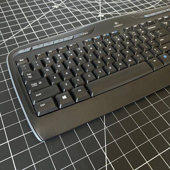 Logitech K330 Wireless Keyboard in Black - Picture 4 of 8